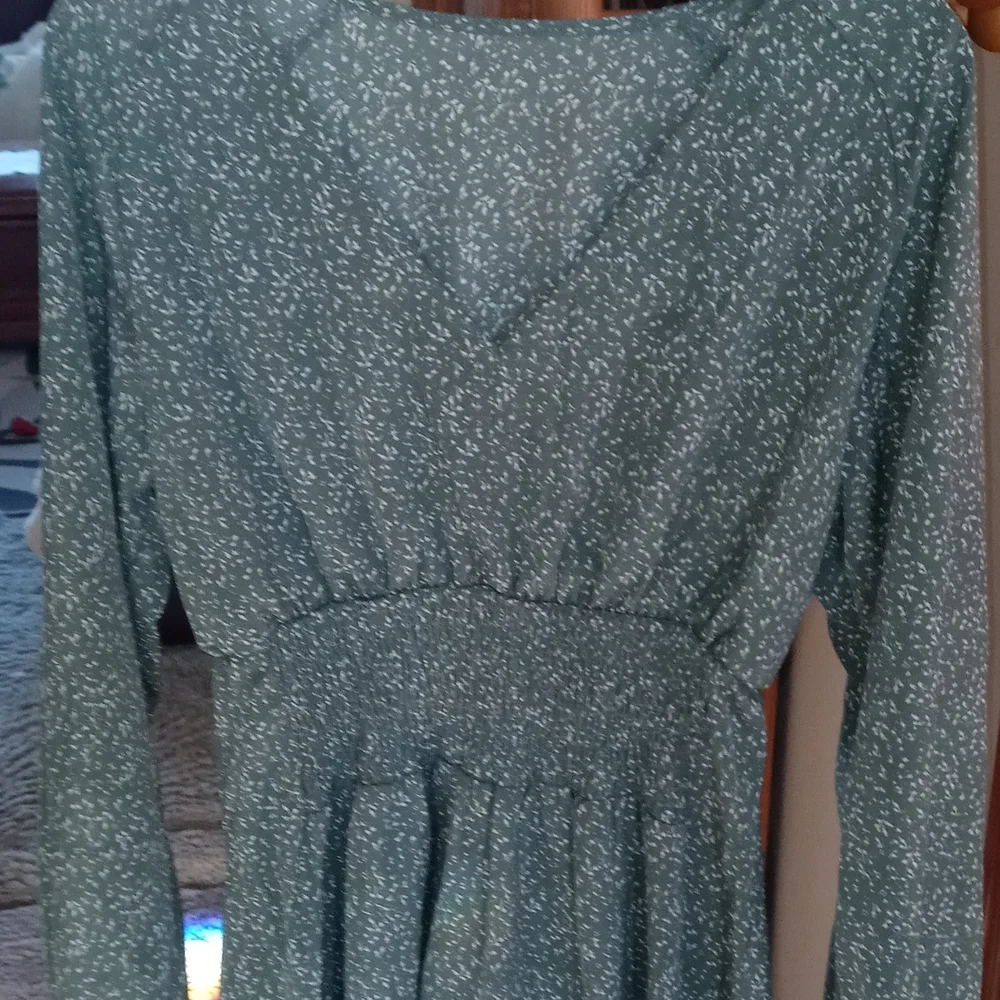 Adorable Green/White Balloon Sleeve Smocked waist Mini dress Size S - Picture 7 of 8